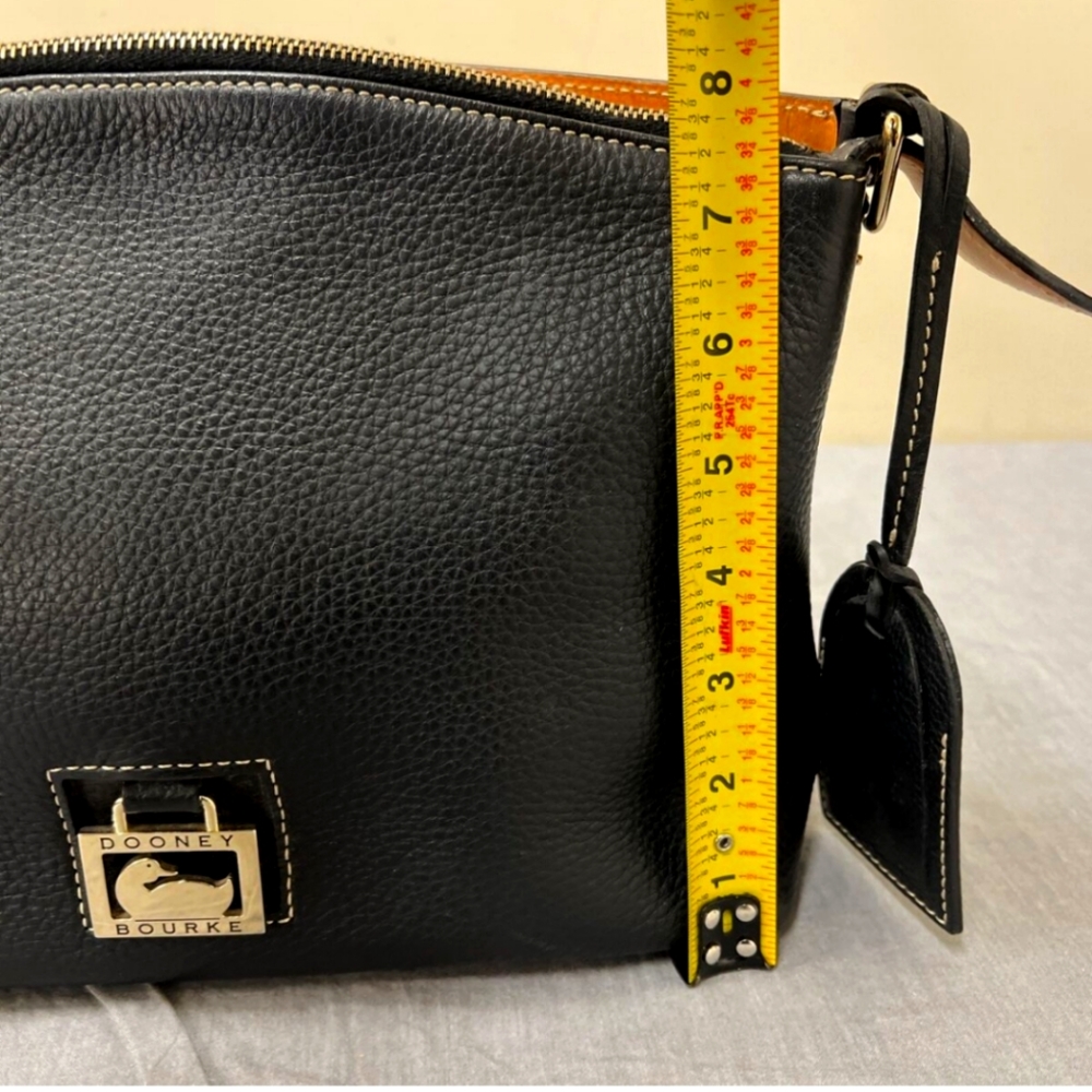 Dooney and Bourke pirse